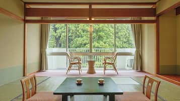 日式客房, 无烟房 | 客房内保险箱、办公桌、免费 WiFi
