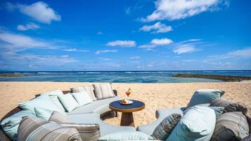 Ubicación a pie de playa, arena blanca y cabañas de uso gratuito