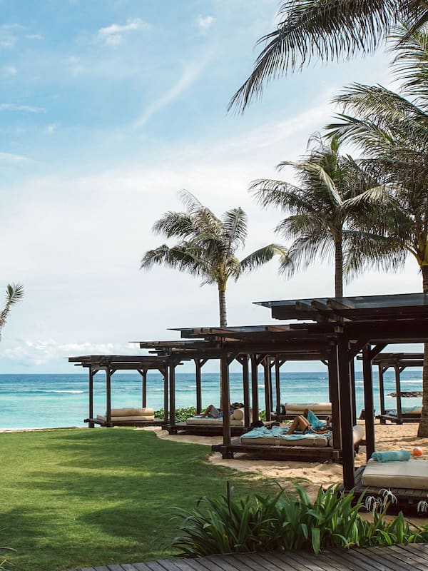 5 restaurants, breakfast, lunch, dinner served; international cuisine