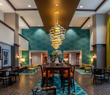 Bar-salon dans le hall