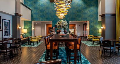 Hampton Inn & Suites Mishawaka/South Bend at Heritage Square