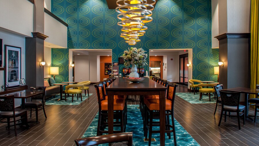 Hampton Inn & Suites Mishawaka/South Bend at Heritage Square