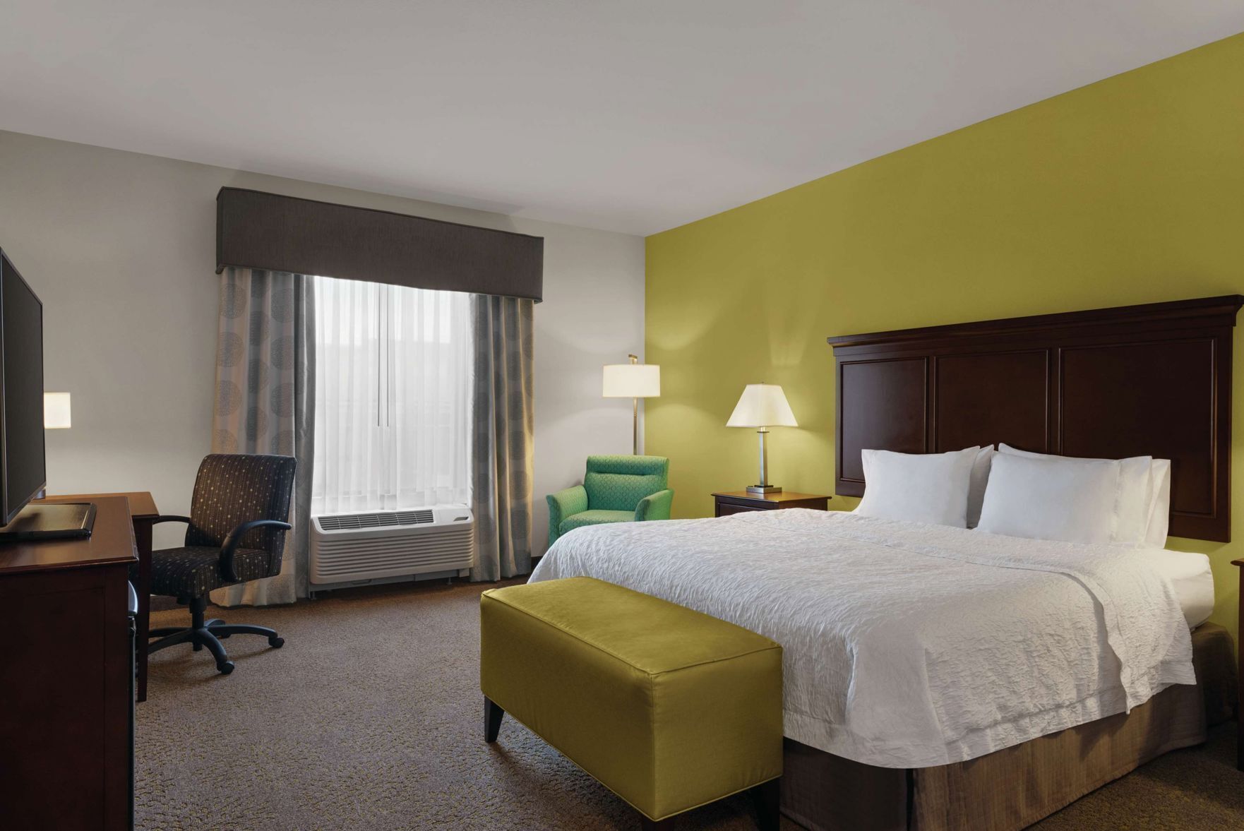 Blackout curtains, iron/ironing board, free cots/infant beds, free WiFi