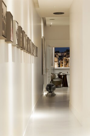 Hallway - Piazza di Spagna 9 (Rome)