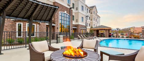 Outdoor pool, sun loungers