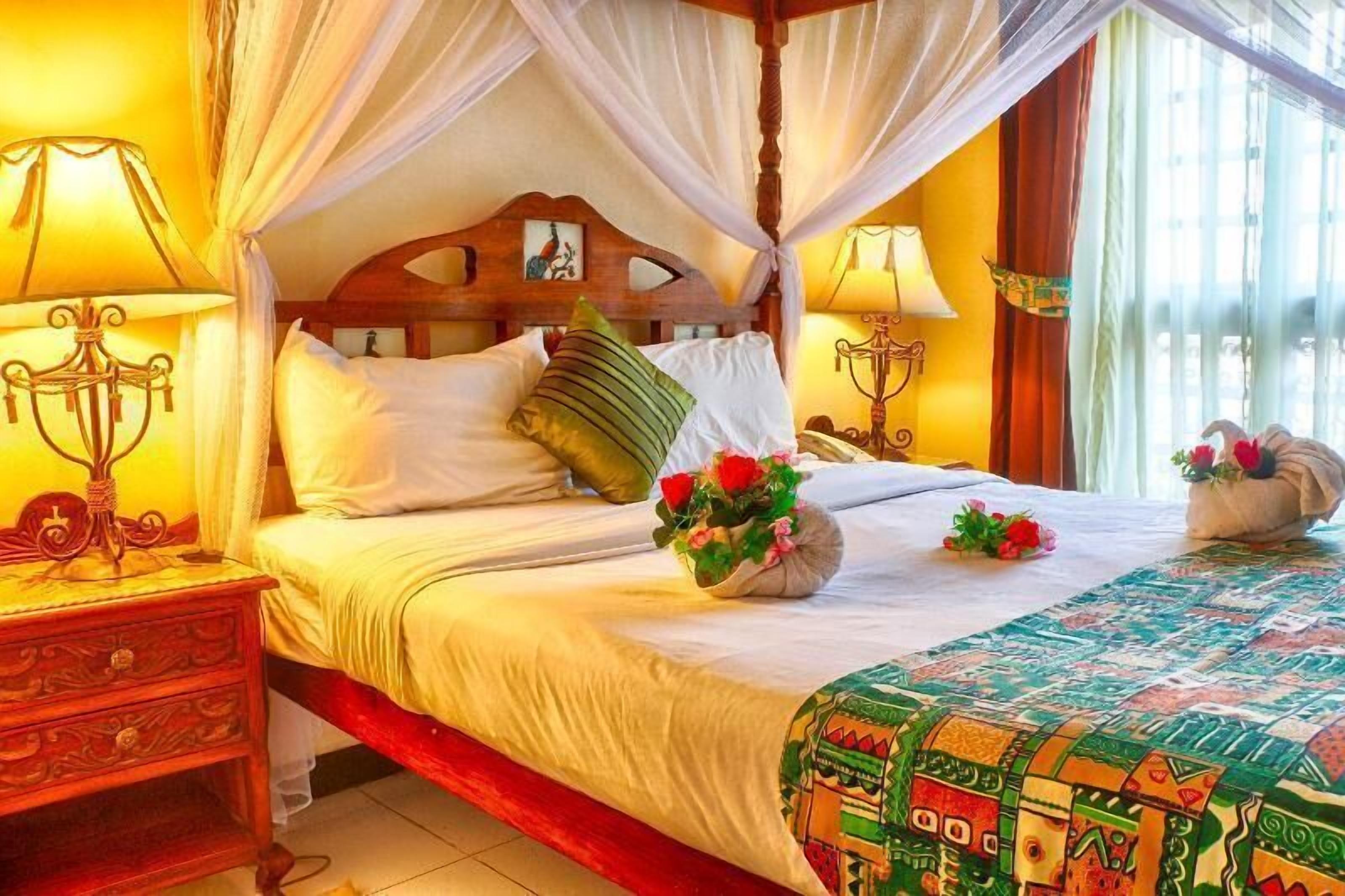 Minibar, desk, free WiFi