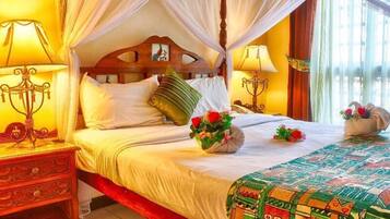 Minibar, desk, free WiFi