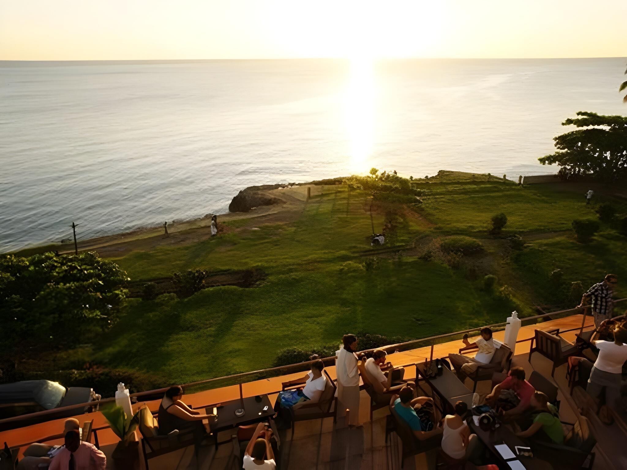 Outdoor dining | 2 restaurants, breakfast, lunch, dinner served; American cuisine