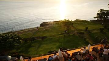 Outdoor dining | 2 restaurants, breakfast, lunch, dinner served; American cuisine