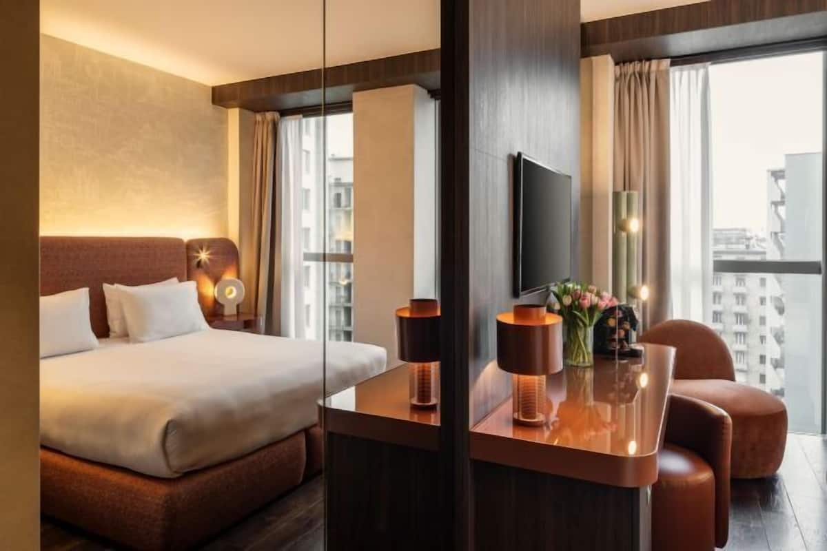 Minibar, in-room safe, desk, soundproofing