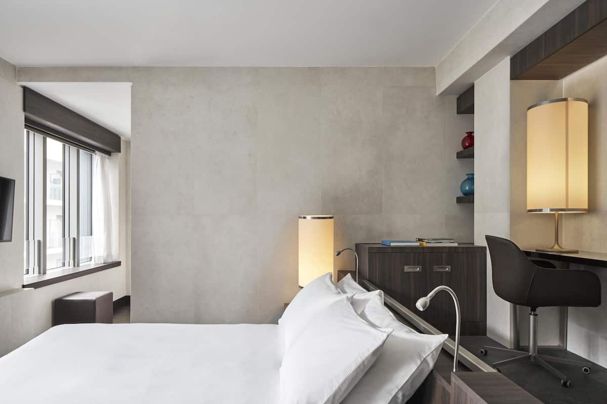 Suite Deluks | Minibar, brankas, meja kerja, dan kedap suara
