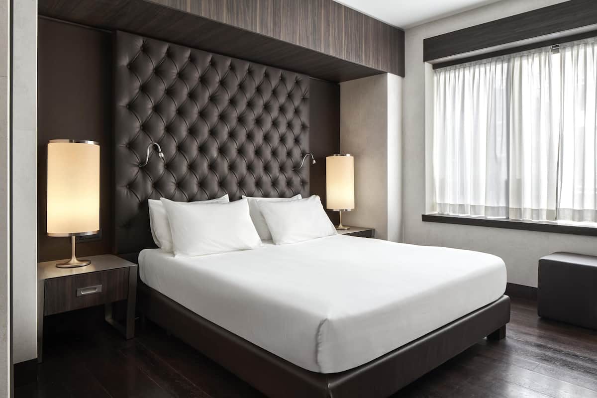Suite, 1 Tempat Tidur King | Minibar, brankas, meja kerja, dan kedap suara