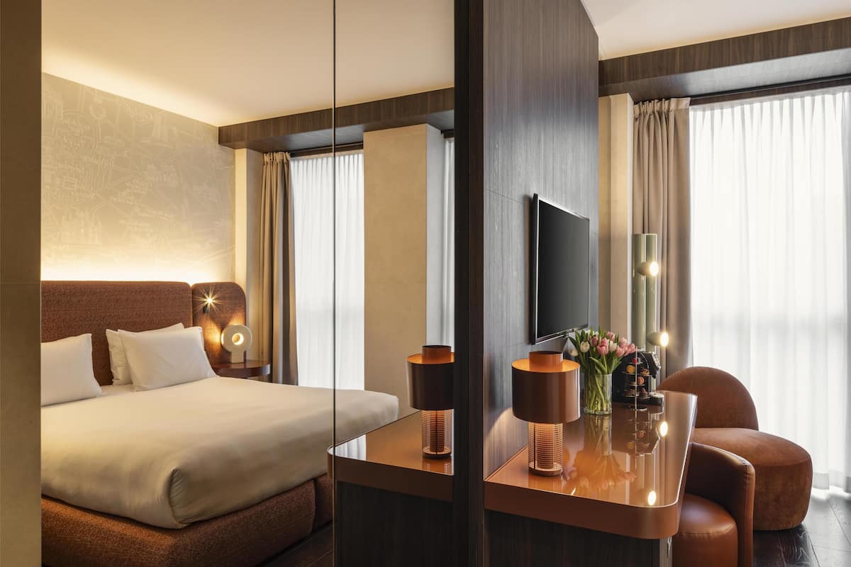 Kamar, 1 Tempat Tidur King | Minibar, brankas, meja kerja, dan kedap suara