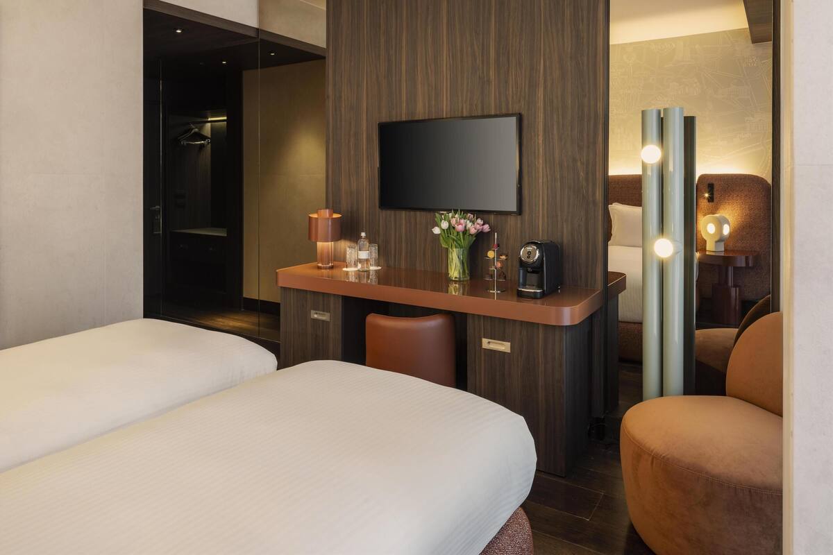 Kamar, 2 Tempat Tidur Twin | Minibar, brankas, meja kerja, dan kedap suara