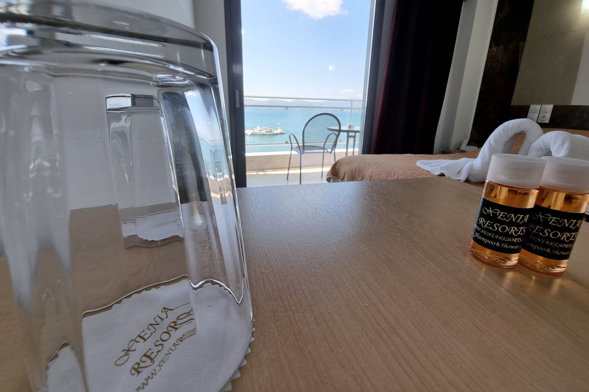 Premium bedding, minibar, desk, soundproofing