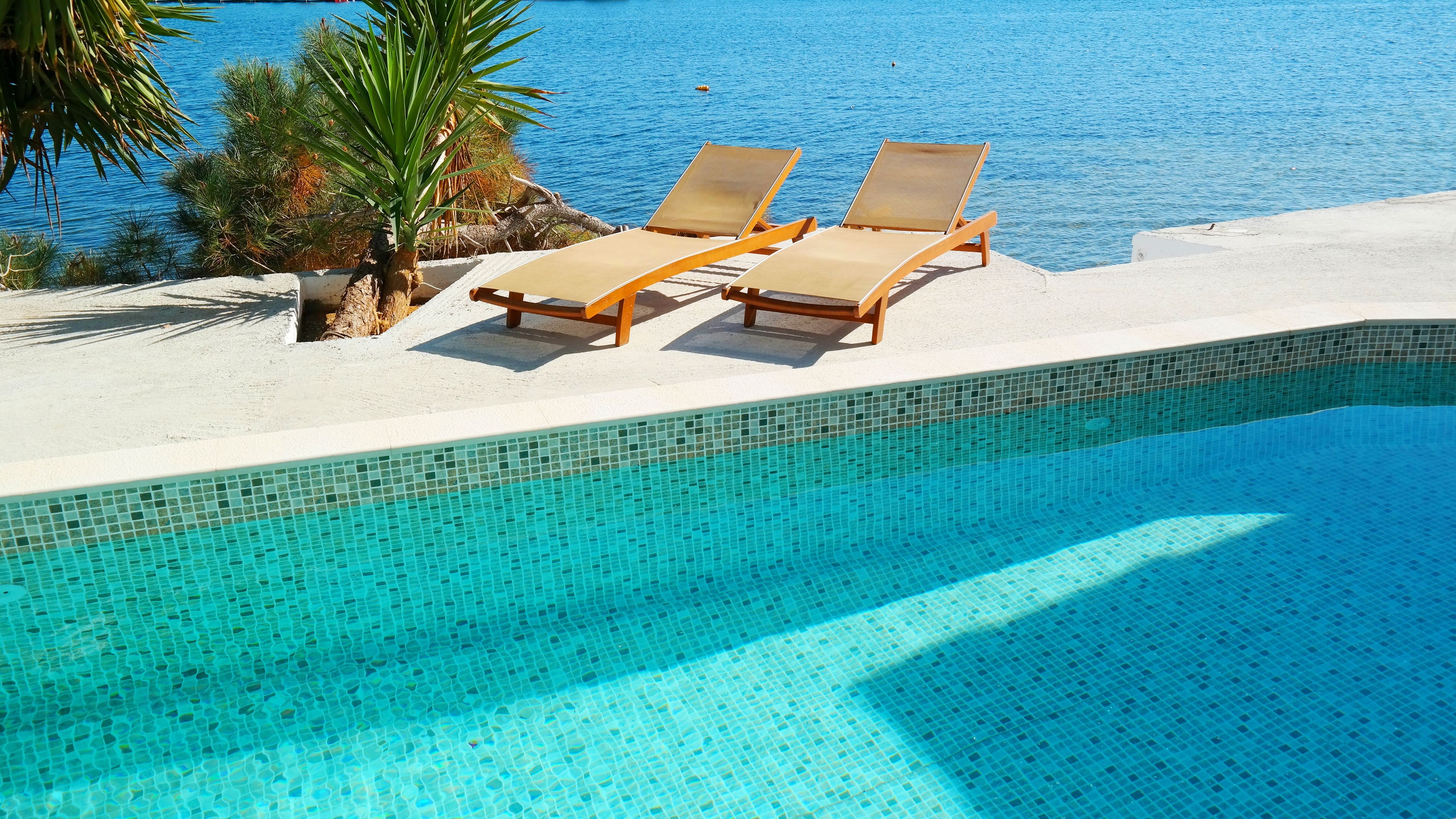 Outdoor pool, open 10:00 AM to 7:00 PM, sun loungers
