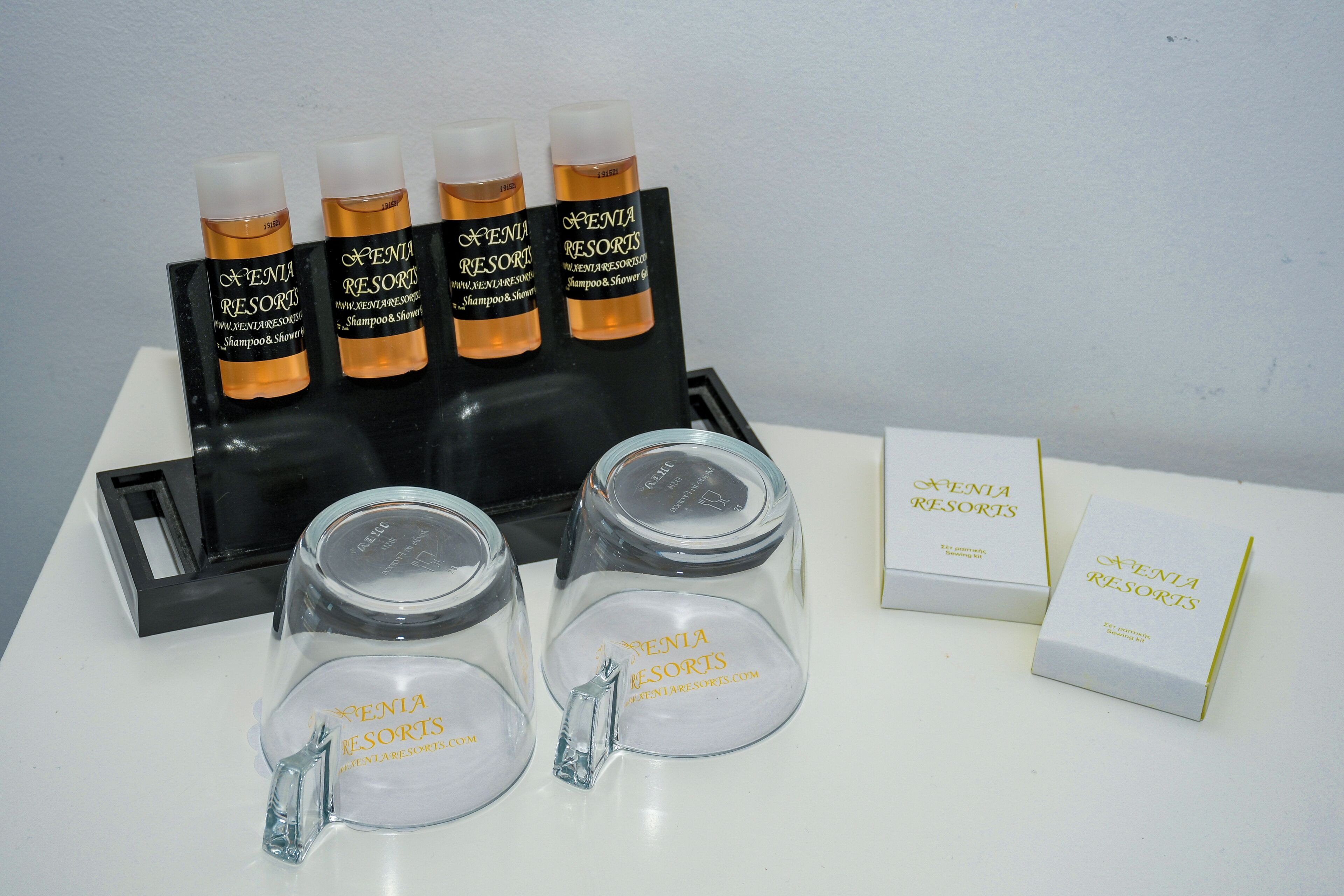 Ducha, artículos de tocador gratuitos, secador de pelo, toallas