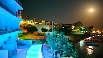 حمام سباحة