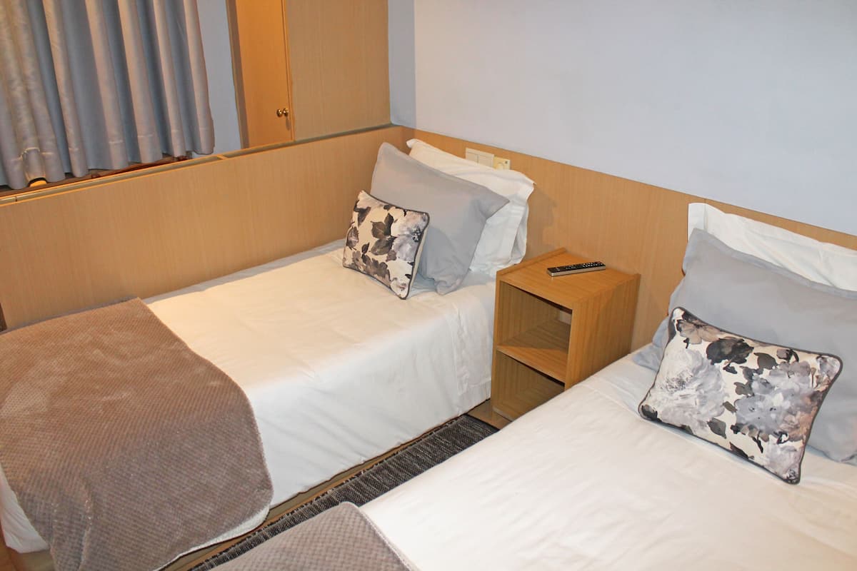 Standard-Zweibettzimmer | Verdunkelungsvorhänge, WLAN