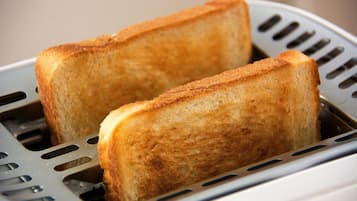 Tägliches Frühstücksbuffet (4 EUR pro Person)