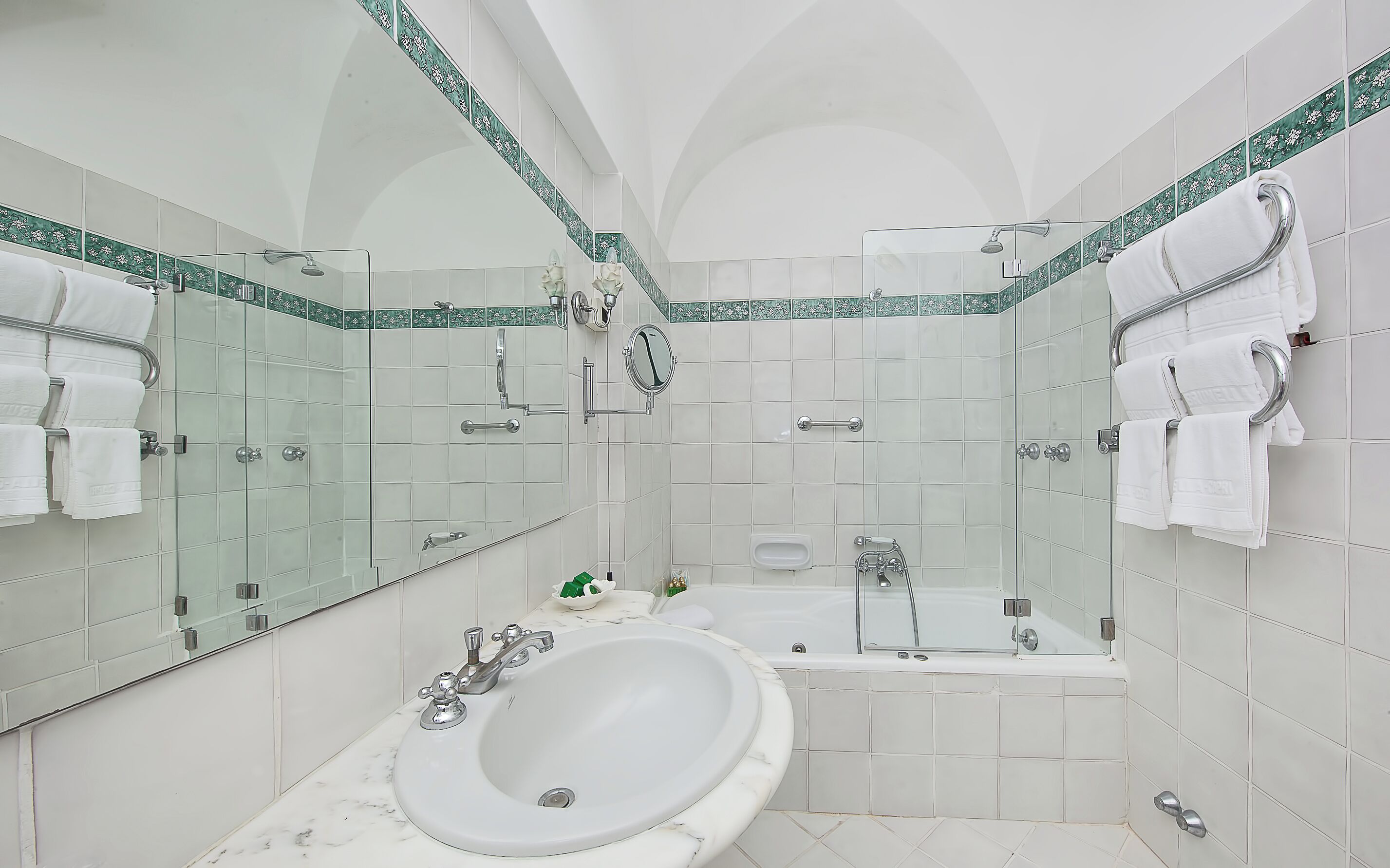 junior suite with patio and garden view | bathroom | free toiletries, hair dryer, slippers, towels