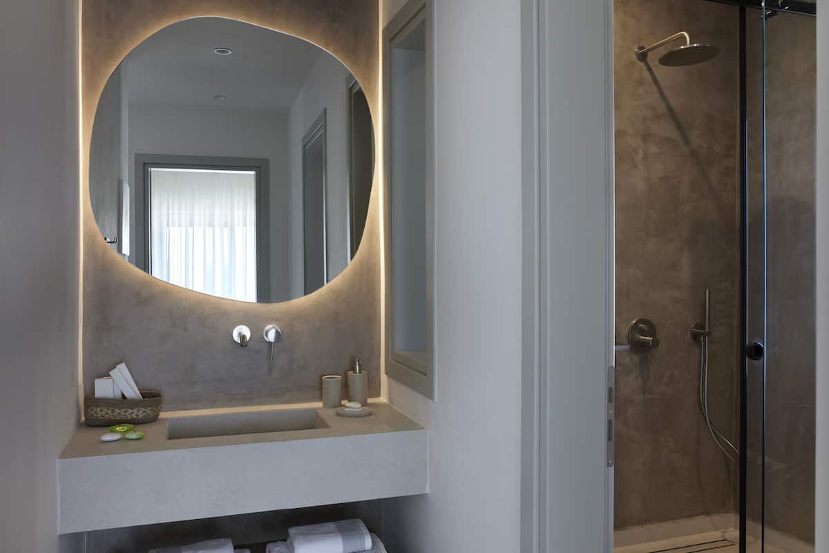 villa, 1 bedroom, private pool, sea view - 100 meters away from the main building | bathroom | shower, free toiletries, hair dryer, bathrobes