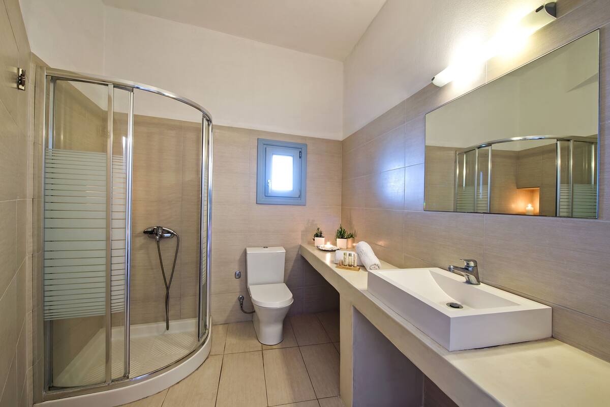 shower, free toiletries, hair dryer, bathrobes