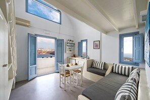 Traditional Suite (Executive) | Private kitchenette | Fridge