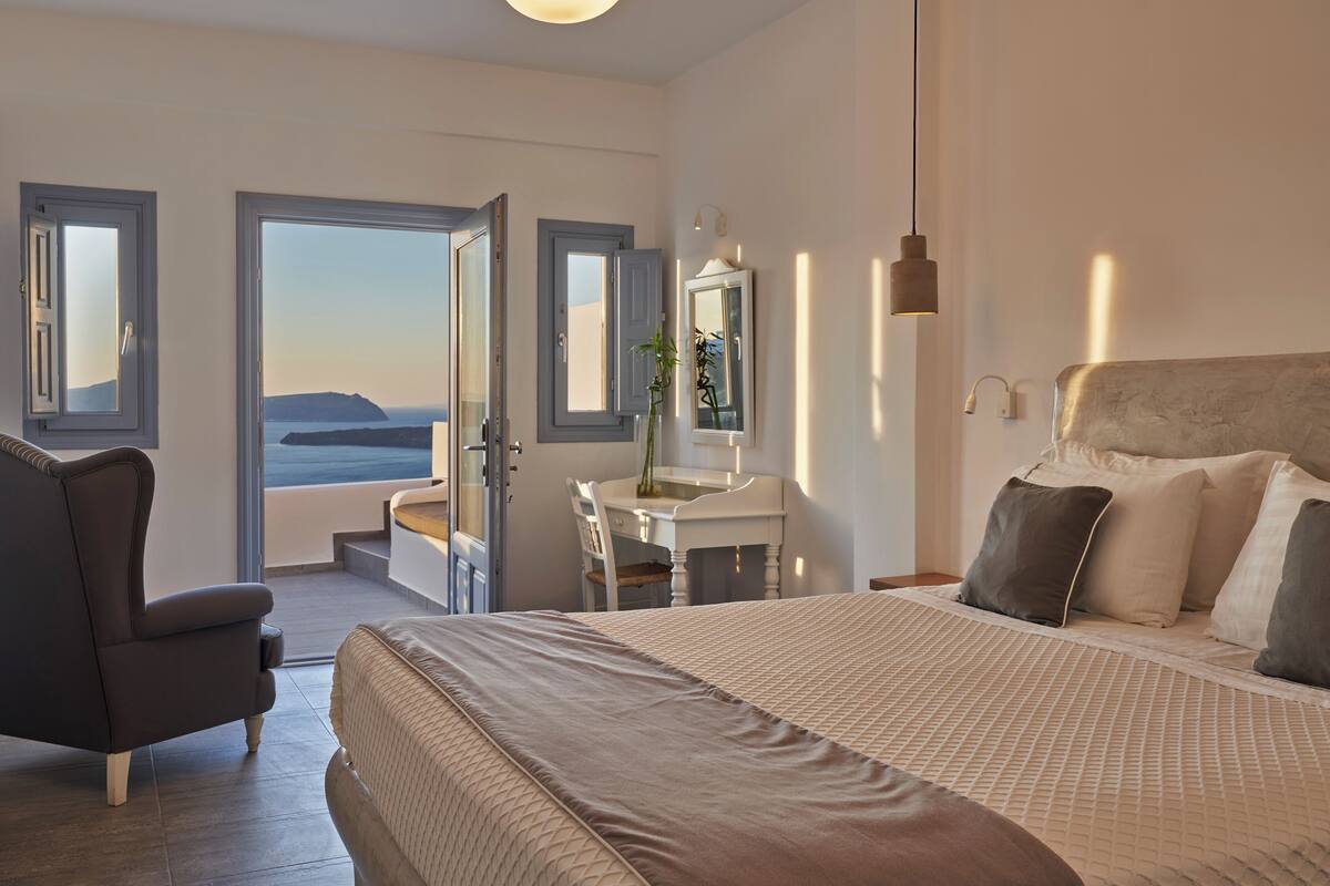 In-room safe, desk, soundproofing, iron/ironing board