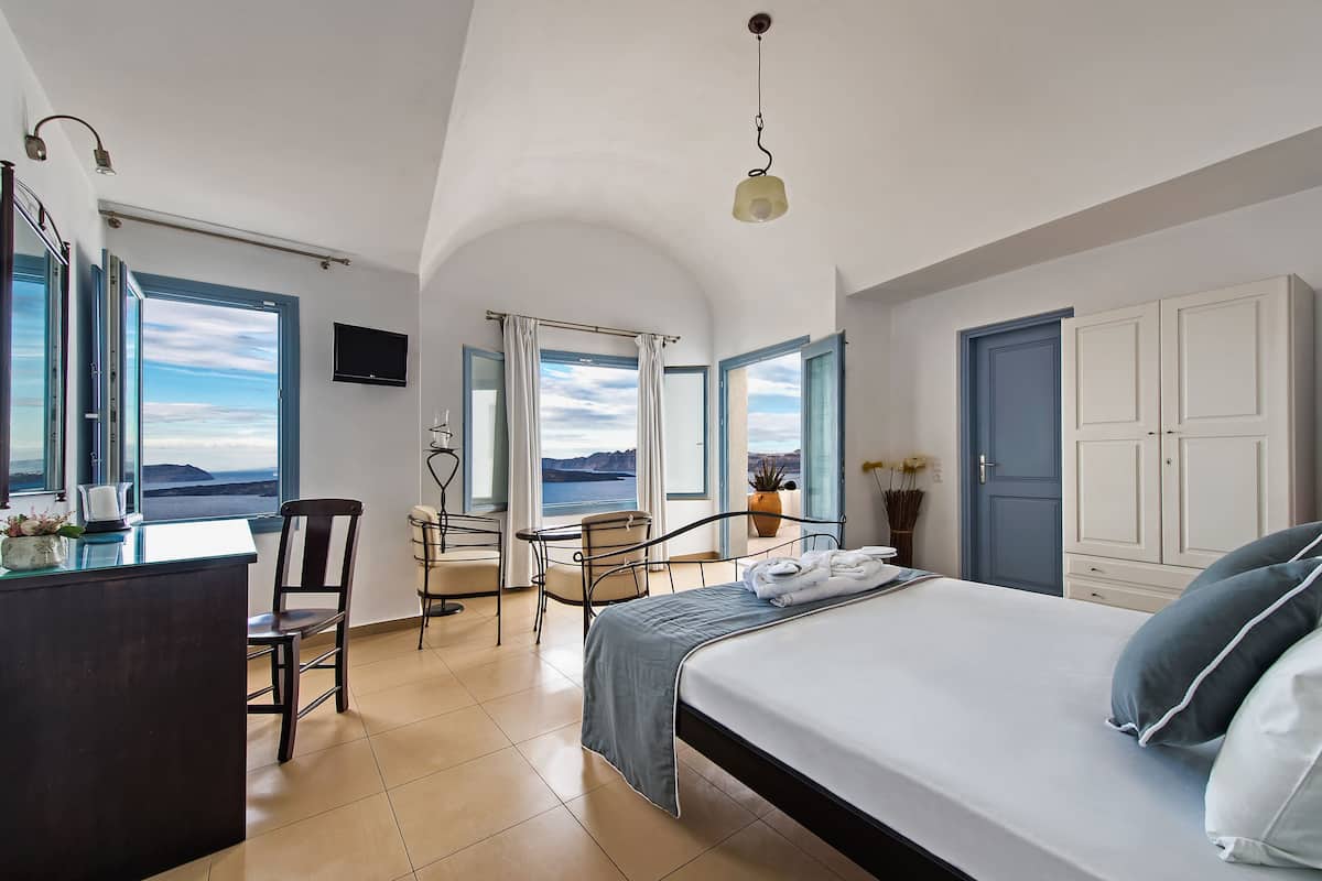 Habitación superior, vista al mar (& Volcano view) | Caja de seguridad en la habitación, escritorio y insonorización