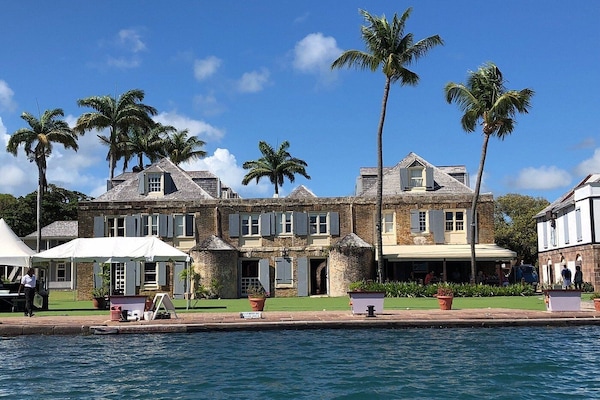 Mặt tiền nơi lưu trú