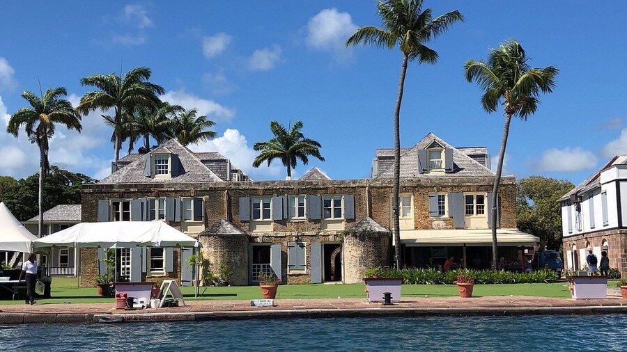 Copper and Lumber Store Hotel