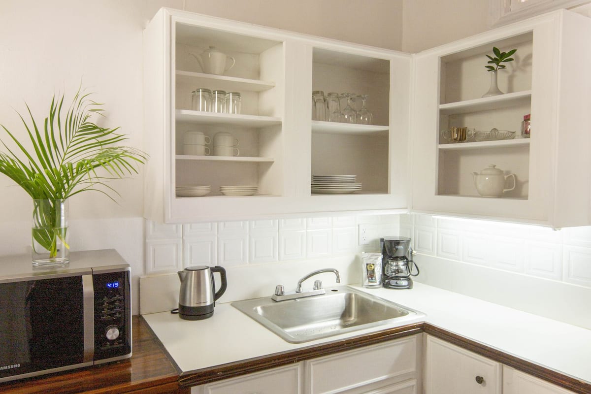 contemporary suite (continental breakfast included) | private kitchen | mini-fridge, coffee/tea maker, electric kettle