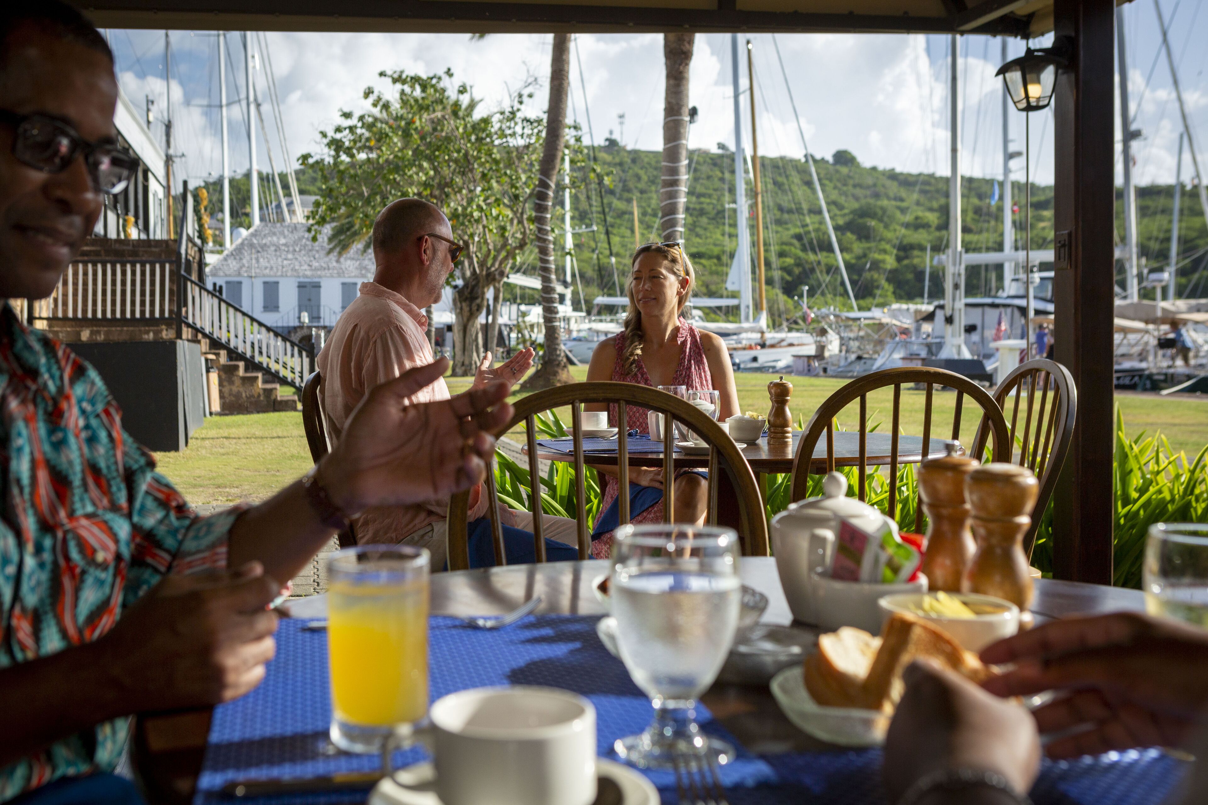 breakfast, lunch, brunch served; international cuisine