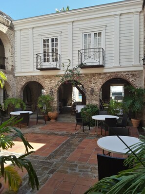 Courtyard - Copper and Lumber Store Hotel (English Harbour)