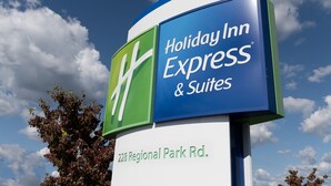 Indicador d'un Holiday Inn Express & Suites amb l'adreça 228 Regional Park Rd.