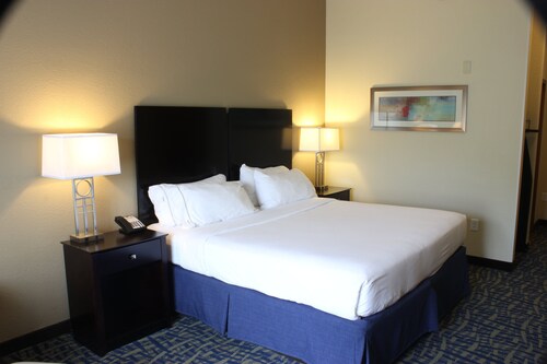 Holiday Inn Express & Suites Lebanon by IHG