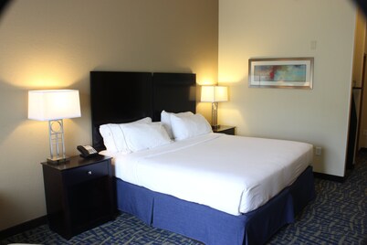 Holiday Inn Express & Suites Lebanon by IHG