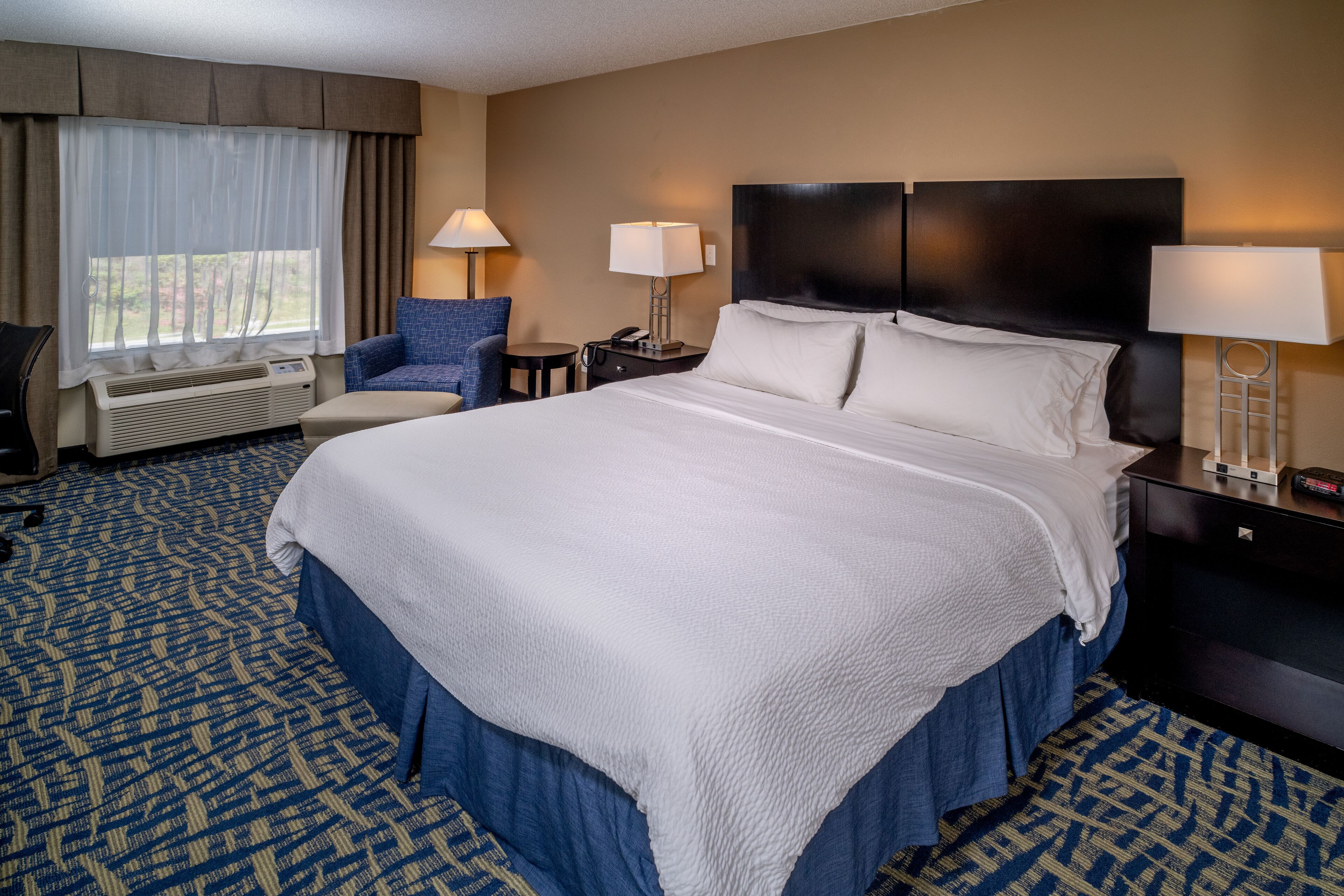 防过敏的被褥、办公桌、笔记本电脑工作区、熨斗/熨衣板