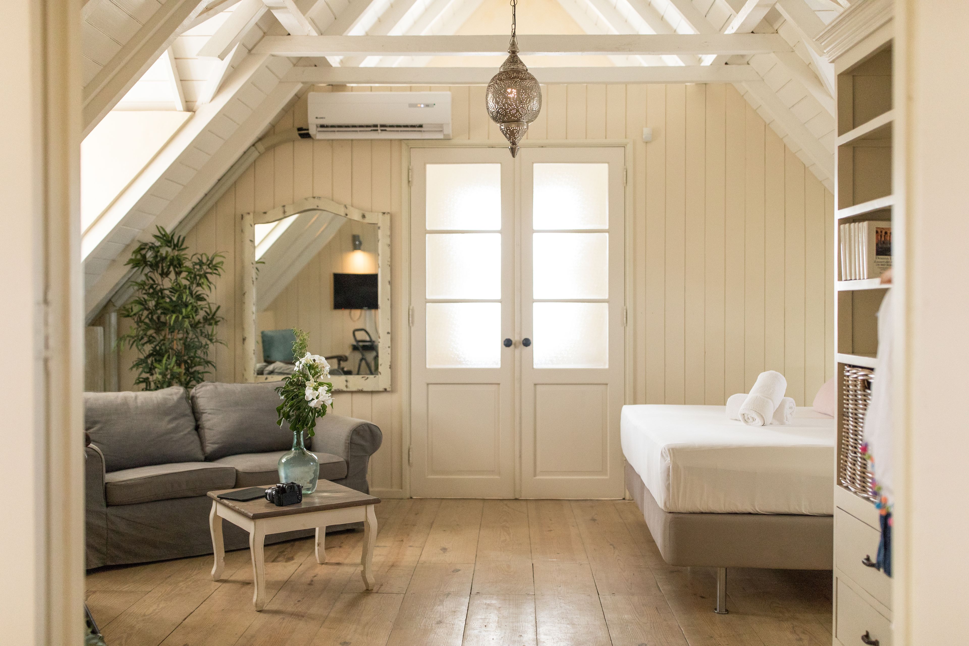 Habitación doble (Queen) | Minibar, caja fuerte, tabla de planchar con plancha y camas supletorias