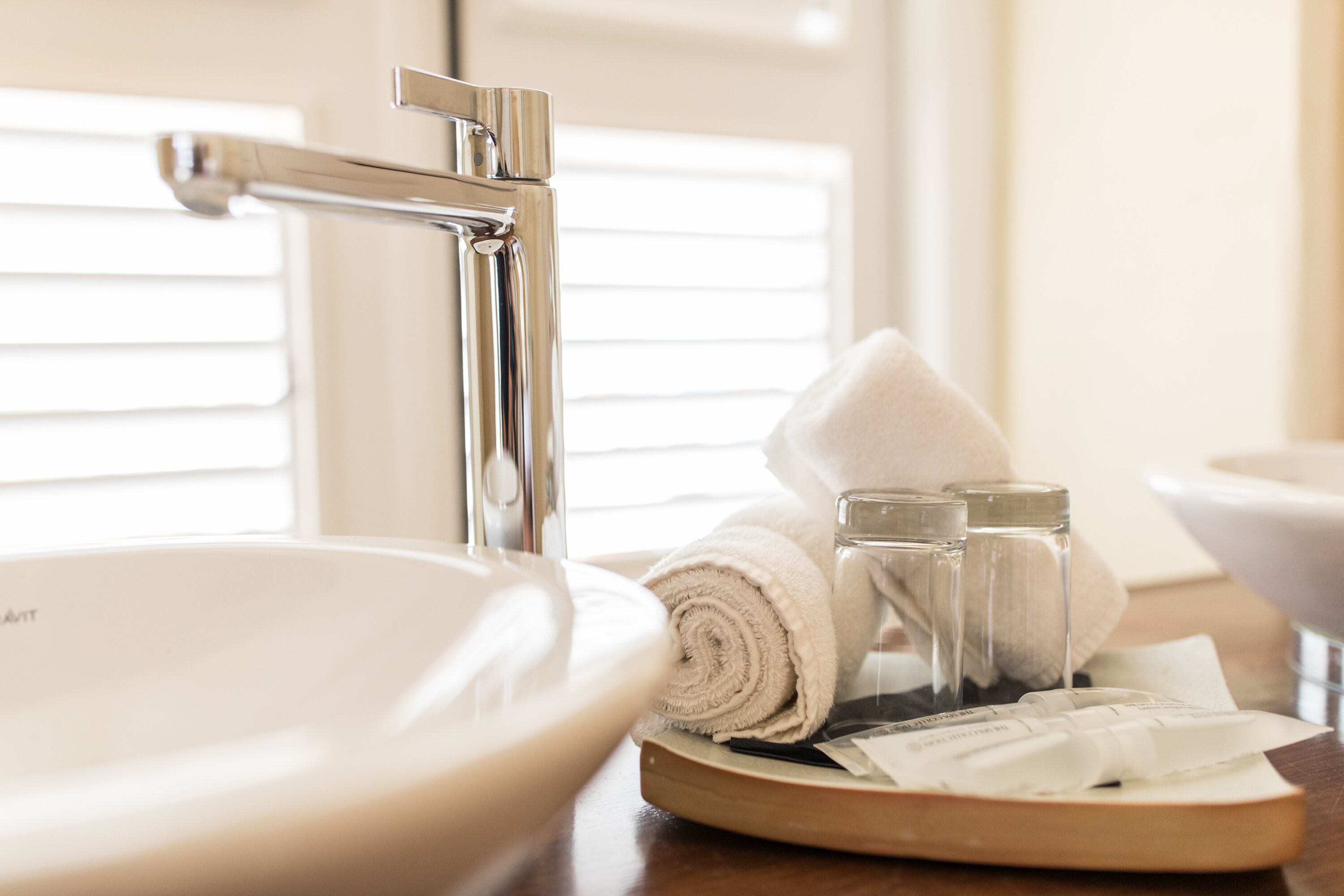 grand double room | bathroom | shower, free toiletries, hair dryer, towels