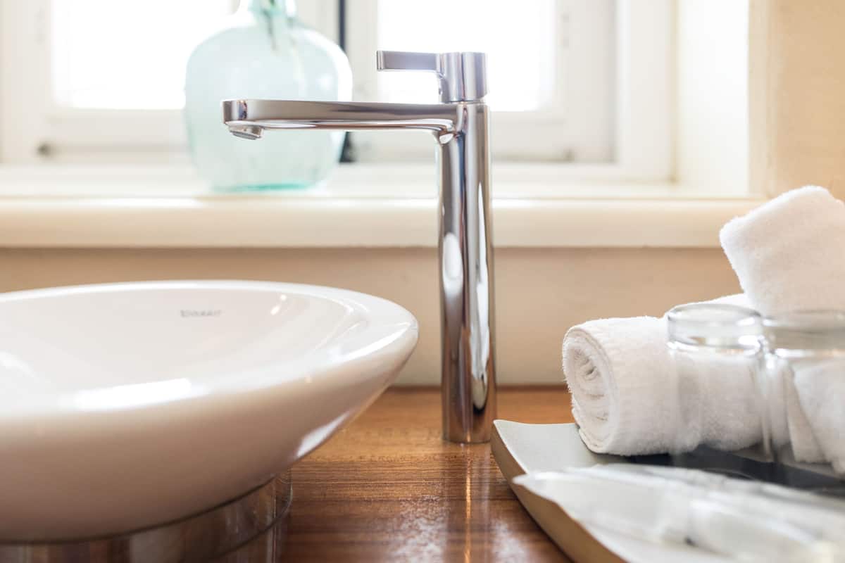 triple room (queen) | bathroom | shower, free toiletries, hair dryer, towels