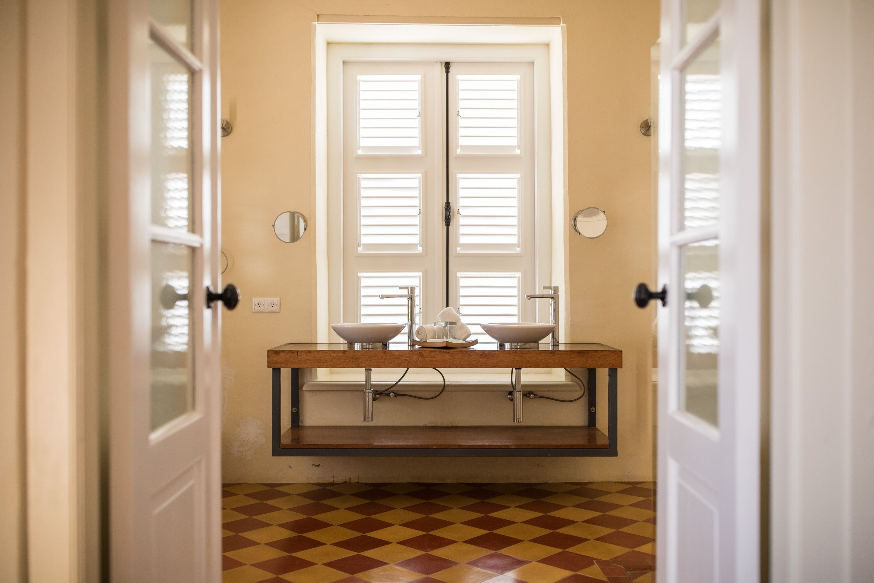 grand double room | bathroom | shower, free toiletries, hair dryer, towels