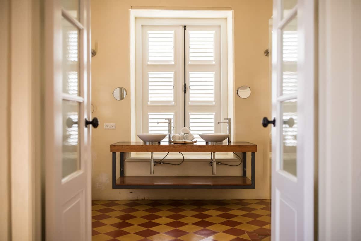 grand double room | bathroom | shower, free toiletries, hair dryer, towels