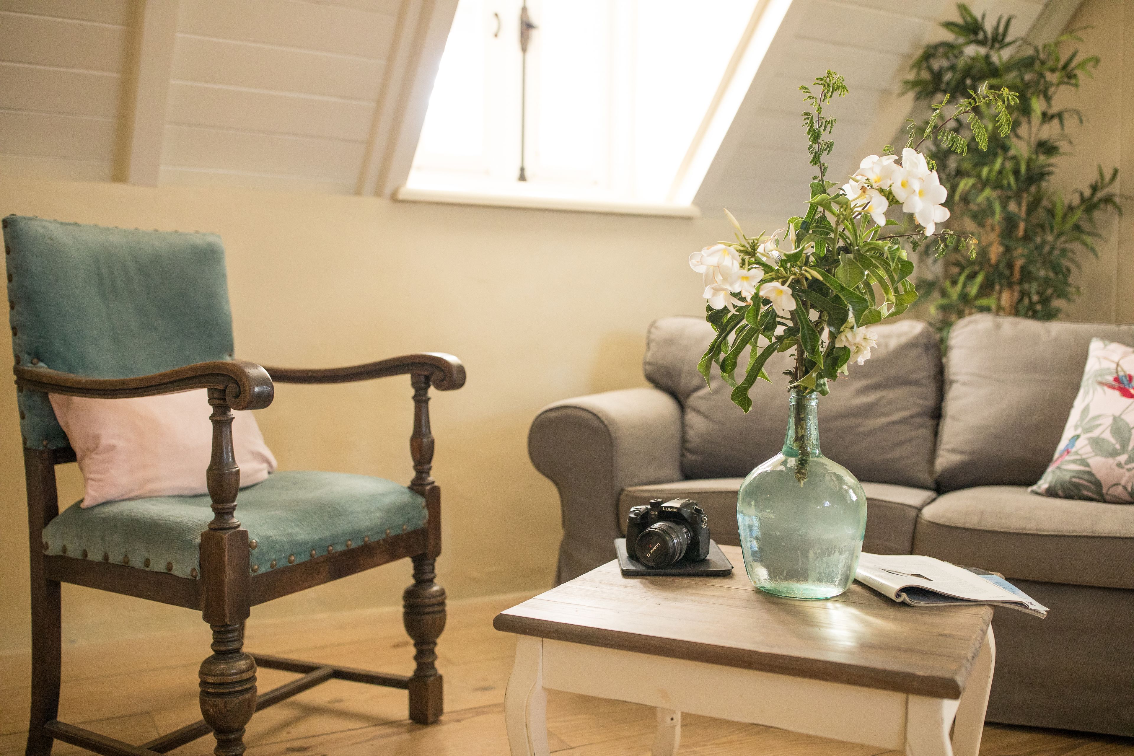 queen room | living area | flat-screen tv, toys