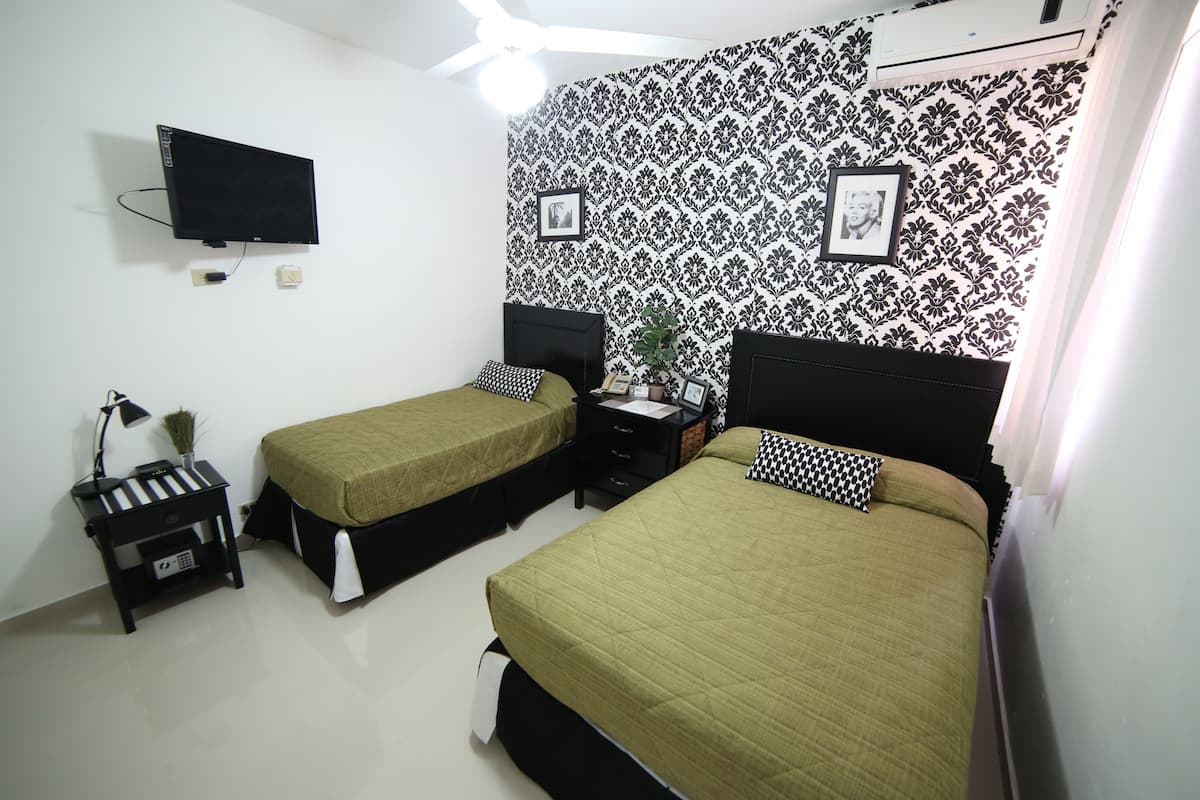 Triple Room | In-room safe, individually decorated, individually furnished, free WiFi