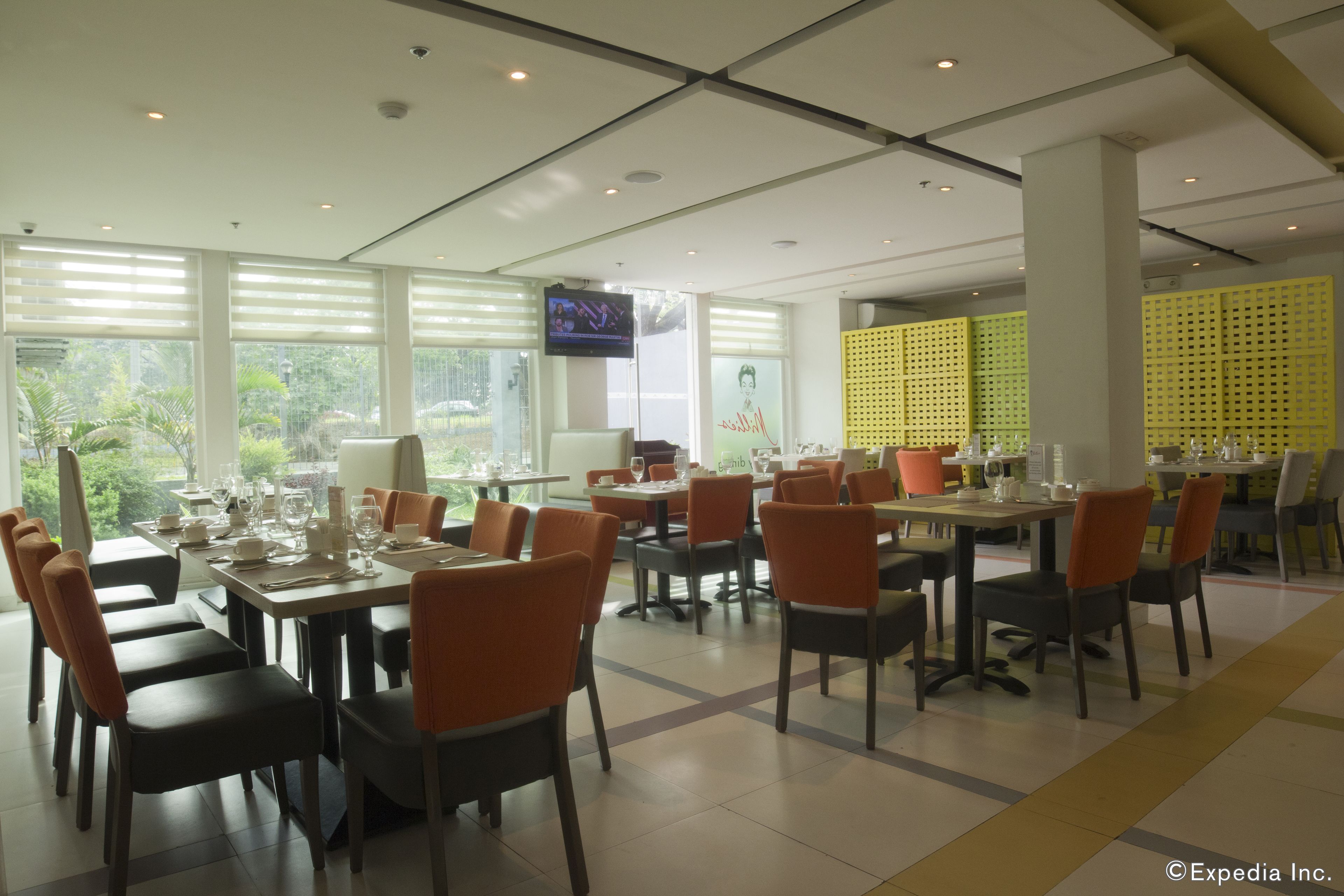 daily cooked-to-order breakfast for a fee