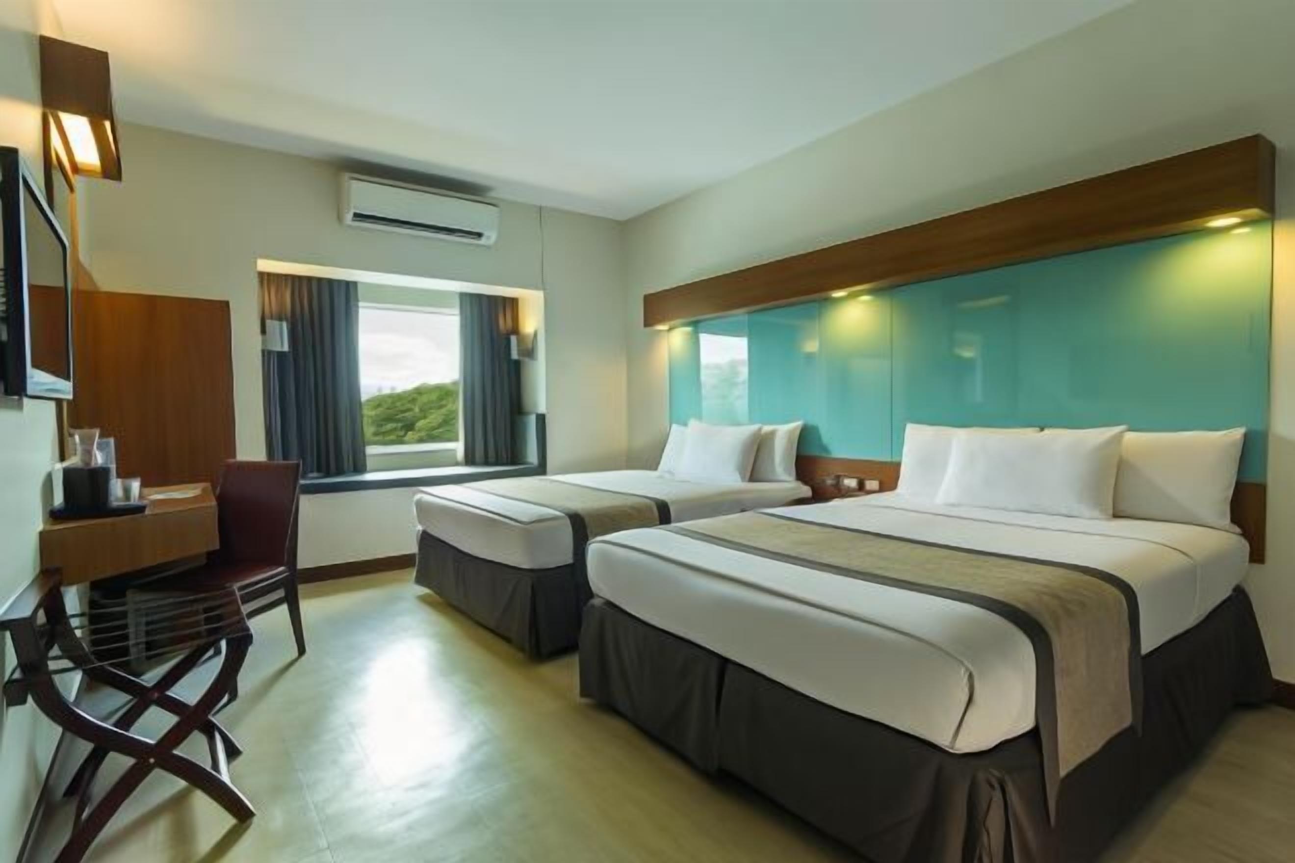 In-room safe, desk, iron/ironing board, free WiFi