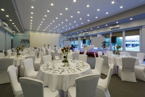 Banquet hall - Microtel by Wyndham UP Technohub (Quezon City)