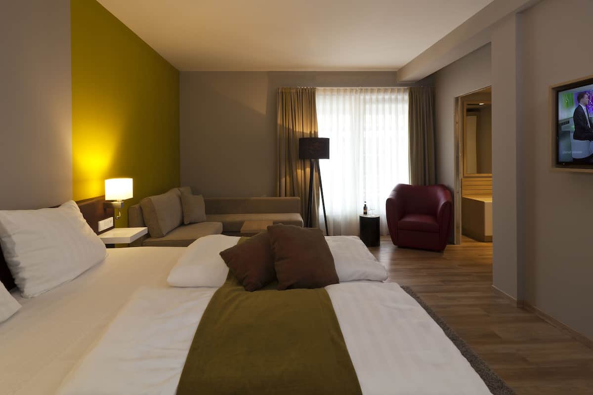 deluxe double room | 1 bedroom, premium bedding, minibar, in-room safe